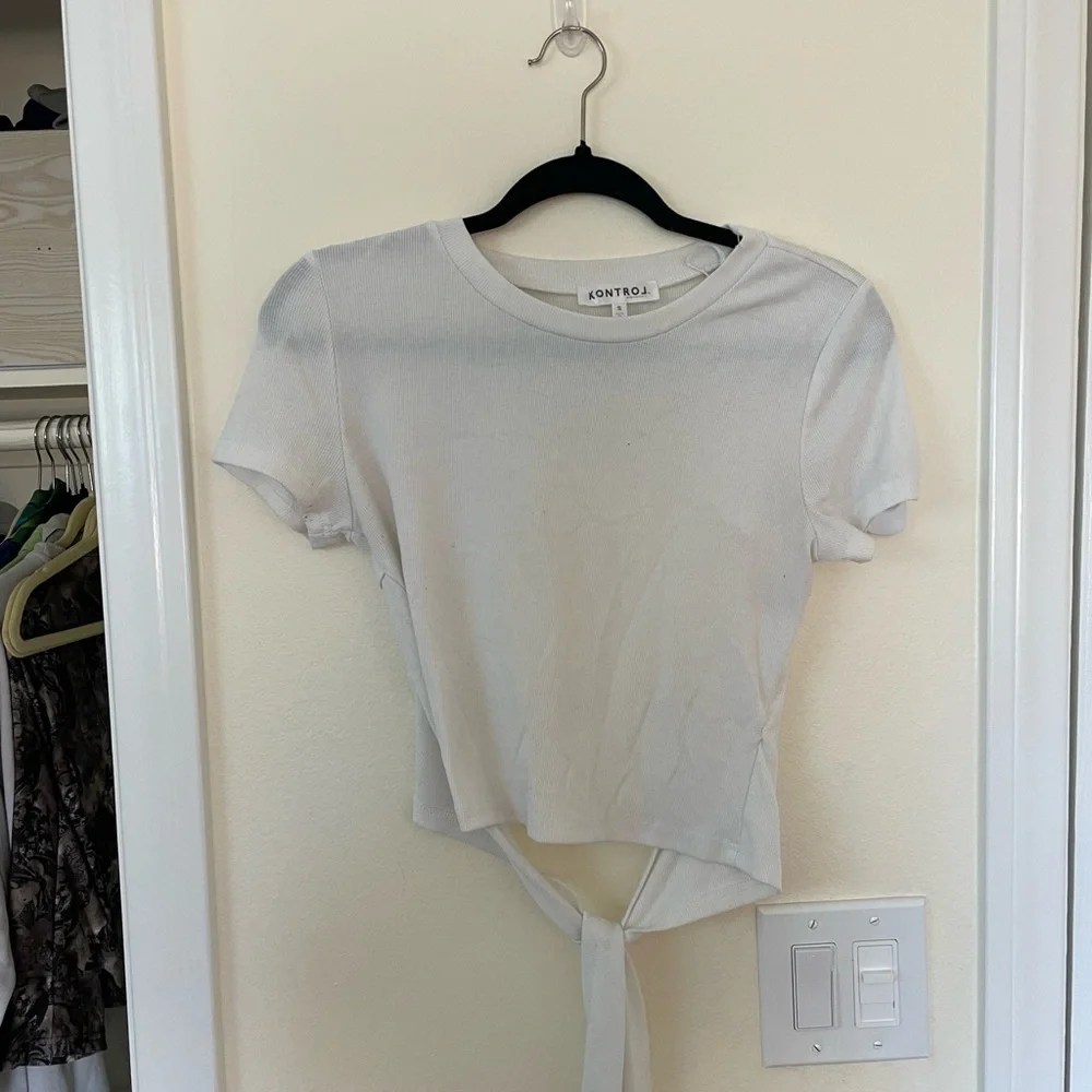 Basic white tie top - Picture 1 of 2